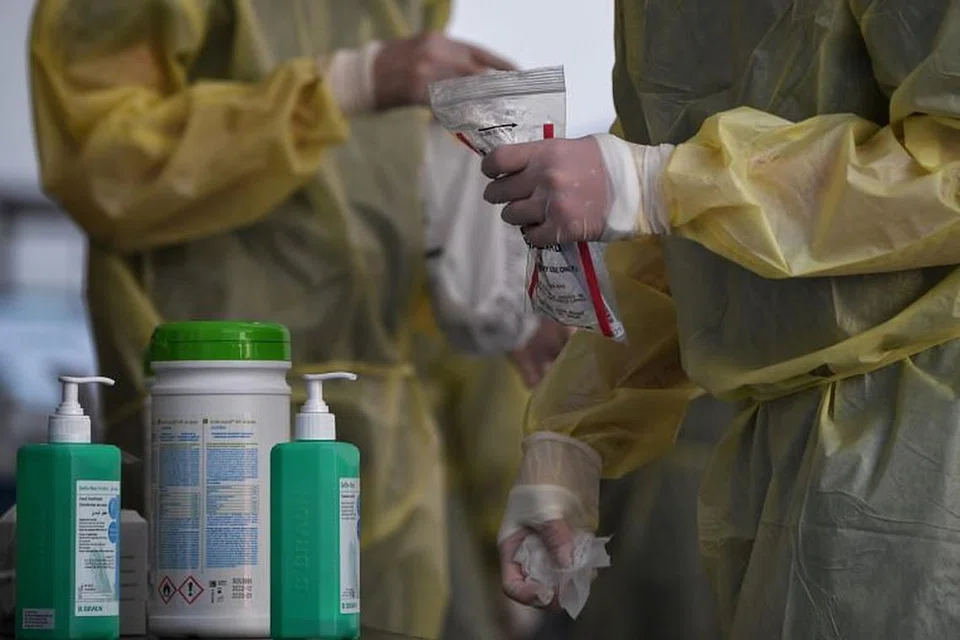 Ujian PCR keluar di pusat pengujian khusus mesti diambil untuk memastikan bahawa pelajar tidak membawa virus itu.