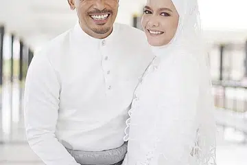 DIKENALI SEBAGAI 'HERO MALAYA': Remy Ishak dan Ezza Yusof mengadakan majlis akad nikah mereka secara tertutup di Masjid Negara, Kuala Lumpur. - Foto Instagram Remy Ishak