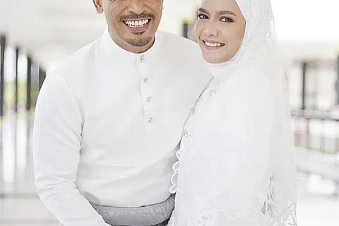DIKENALI SEBAGAI 'HERO MALAYA': Remy Ishak dan Ezza Yusof mengadakan majlis akad nikah mereka secara tertutup di Masjid Negara, Kuala Lumpur. - Foto Instagram Remy Ishak