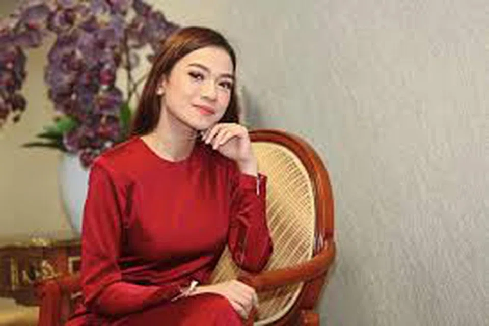 Ruhainies ingin bertemu empat mata dengan Bella Astillah untuk meleraikan konflik antara mereka dan mengharapkan kehadiran wanita yang mendakwa kekasih gelap Aliff, Sarah Yasmine.