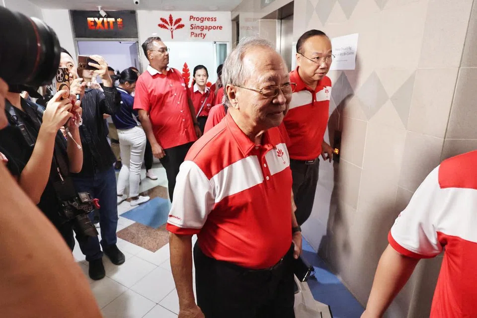 Pengerusi Parti Kemajuan Singapura (PS), Encik Tan Cheng Bock (depan), mengakui bahawa partinya telah melalui malam yang sukar.