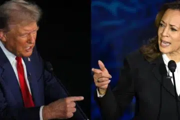 Dua gambar montaj menunjukkan calon presiden Republikan, Encik Donald Trump dan Naib Presiden Amerika Syarikat yang juga calon presiden Demokrat, Cik Kamala Harris, bertikam lidah dalam debat presiden di Pusat Perlembagaan Negara di Philadelphia, Pennsylvania.