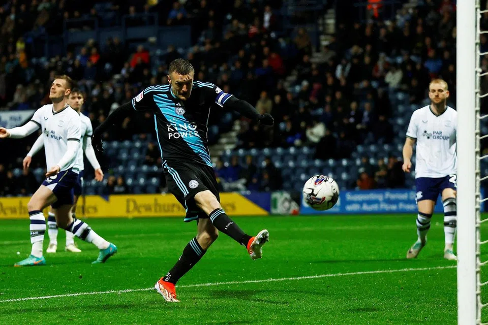 Jamie Vardy dari Leicester City menjaringkan gol kedua pasukannya pada  minit ke-52. Dalam tempoh 12 tahun bersama Leicester, Vardy sudah menjaringkan 190 gol dalam 463 perlawanan yang melibatkannya.