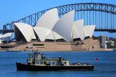 PERBINCANGAN DENGAN AUSTRALIA: Singapura sedang dalam perbincangan dengan Australia untuk saling mengiktiraf sijil vaksin negara masing-masing dan memulakan semula perjalanan, terutama bagi pengunjung pelajar dan perniagaan.