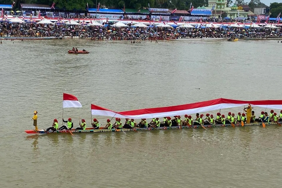 Pacu Jalur, Indonesia, perlumbaan