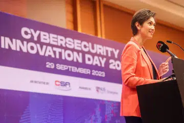TINGKAT KESELAMATAN SIBER: Menteri Perhubungan dan Penerangan, Cik Josephine Teo mengetengahkan dua inisiatif yang akan diperkenalkan oleh Agensi Keselamatan Siber (CSA) Singapura – ‘Bakat Keselamatan Siber, Inovasi & Pertumbuhan’ dan penyelidikan keselamatan siber.