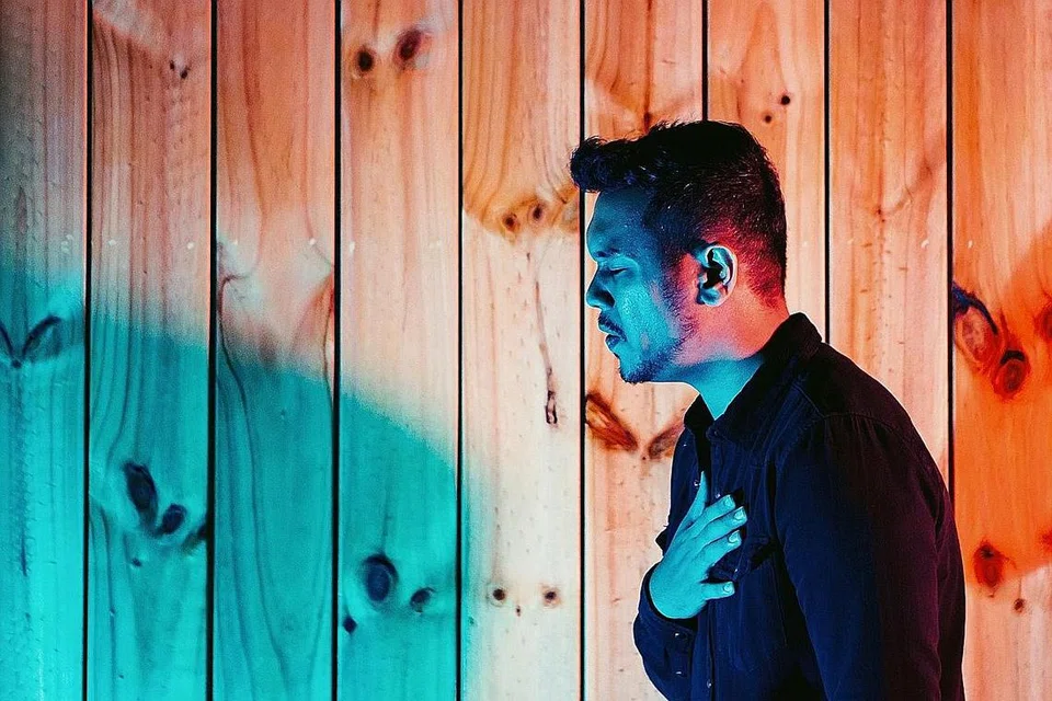 SEMPENA RAMADAN: Penyanyi Wawan Husen mencipta lagu 'Di Bawah Bintang' bagi projek Jalinan. - Foto ELLOONIA STUDIO