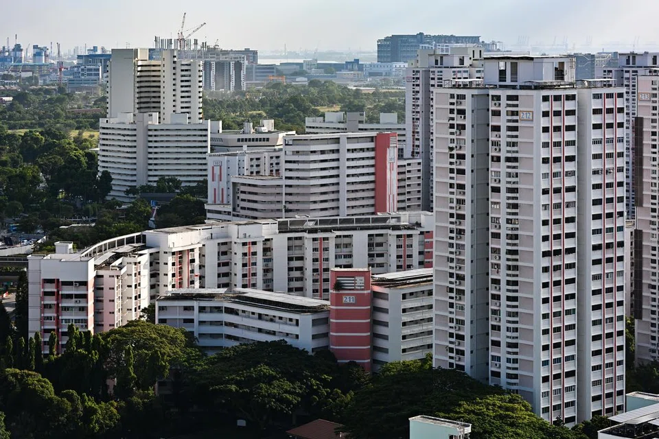 Penganalisis hartanah berkata peningkatan permintaan untuk flat jualan semula boleh dikaitkan dengan jualan flat Bina Ikut Tempahan (BTO) dan Jualan Baki Flat (SBF) yang kurang kerap.