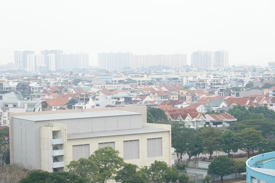 Angin semasa dari arah utara dan timur laut boleh membawa jerebu asap daripada sebarang kebakaran yang berterusan ke arah Singapura. Namun, PSI 24 jam masih pada paras normal.