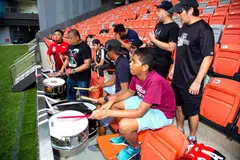 PENYOKONG BERSATU: Gabungan dua kelab penyokong terbesar diharap dapat mengembangkan jumlah penyokong terhadap skuad nasional di Piala AFF Suzuki kelak. - Foto BH oleh ZALEHA ABDUL KADER
