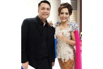 BERI ULASAN MEMBINA: Mayuni Omar (kiri) dan Rosalina Musa akan mengendalikan bengkel percuma yang bertujuan menyebar ilmu tentang teknik nyanyian yang diperlukan dalam irama dangdut. - Foto ihsan ROSALINA MUSA 