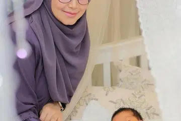 PUTERA RAMADAN: Datuk Seri Siti Nurhaliza bersama cahaya matanya kedua, Muhammad Afwa. - Foto AQO IMRAN
