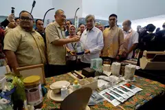 Timbalan Perdana Menteri Malaysia, Datuk Seri Dr Ahmad Zahid Hamidi (tiga dari kanan) hadir ke Majlis Pelancaran Skuad Sukarelawan Agrokomoditi di Ibu Pejabat Lembaga Minyak Sawit Malaysia pada 7 Mei.