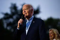 Presiden Amerika Syarikat, Encik Joe Biden, menyampaikan ucapan semasa sambutan Hari Kemerdekaan di luar Rumah Putih di Washington pada 4 Julai, sambil menegaskan beliau tidak akan berundur walau didesak. 