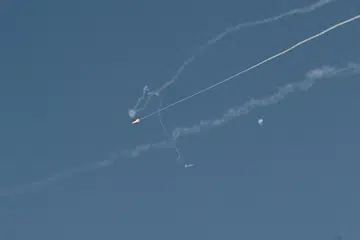 Letupan berikutan pemintasan peluru berpandu Iran dapat dilihat di ruang udara Dubai pada 1 Mac. Beberapa letupan berlaku di bandar-bandar Teluk di Dubai, Doha dan Manama. 