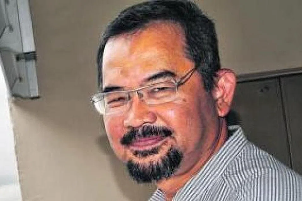 PROJEK KECIL PUN BOLEH: Encik Zahidi memberitahu, terdapat tender kecil berharga $25,000 atau $50,000 yang boleh dimanfaatkan peniaga kita. - Foto JOHARI RAHMAT