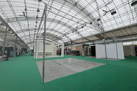 Antara 30 ruang gerai yang terletak di deretan Engku Aman Road masih kelihatan kosong semasa Bazar Raya Geylang Serai 2025 mula beroperasi pada 26 Februari.
