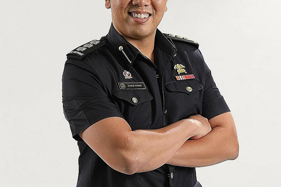 TERUSKAN USAHA SELAMATKAN NYAWA: Kolonel Shaiful Herma Shali, bertekad untuk meneruskan kerjanya dalam menyelamatkan nyawa sewaktu keadaan kecemasan dan membimbing pegawai muda mengharungi cabaran semasa. - Foto SCDF
