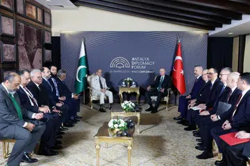 Gambar yang edar Pejabat Perdana Menteri Pakistan menunjukkan Perdana Menteri Pakistan, Encik Shehbaz Sharif (kiri), menghadiri pertemuan bersama Presiden Turkey, Encik Recep Tayyip Erdogan (kanan), di luar acara Forum Diplomasi Antalya ke-5 (ADF2026) di Antalya, Turkey, pada 17 April 2026. 
