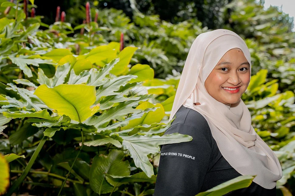 Penyelia Pusat Aktiviti Harian (DAC) AWWA, Cik Nur Atiqah Hairodin, berkongsi bahawa masyarakat umum Singapura kini lebih terbuka dan lebih sedar akan golongan kurang daya fizikal dan golongan kurang upaya secara am. Namun, usaha masih perlu dipergiat bagi tingkatkan kesedaran orang ramai.