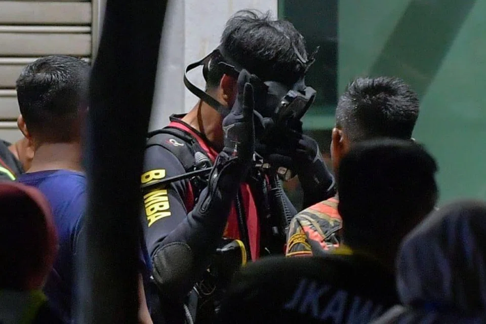 Pasukan mencari dan menyelamat (SAR) sekali lagi melakukan selaman di dalam saluran kumbahan berhampiran lokasi kejadian tanah jerlus di Jalan Masjid India, Kuala Lumpur, pada 4 pagi 30 Ogos. Namun, tidak menemui sebarang petunjuk baru keberadaan mangsa. Operasi selaman kemudian dihentikan susulan risiko keselamatan.