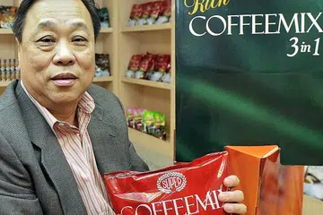 DISUNTING PEMBELI: Syarikat kopi, Super, diasaskan Encik Teo dibeli syarikat Belanda dua tahun lalu. - Foto fail
