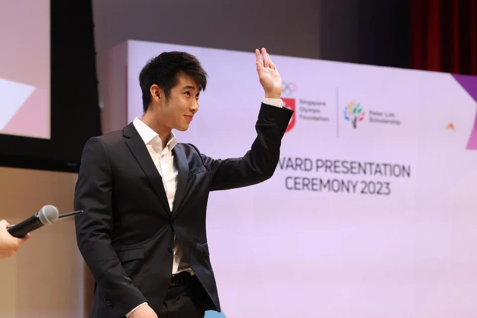 TETAMU ISTIMEWA: Juara badminton sedunia, Loh Kean Yew, dijemput menjadi tetamu di majlis penyampaian biasiswa yang diadakan pada 10 Julai.