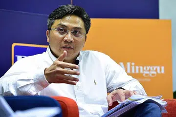 ENCIK SAKTIANDI: Pentingnya bagi masyarakat Melayu untuk lebih bersedia bagi peralihan berperingkat ke arah pembayaran tanpa tunai, serta kemungkinan bahawa pembayaran wang tunai akan berkurangan. 