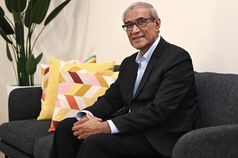 Mantan Menteri Negara Kanan (Ehwal Luar), Encik Zainul Abidin Rasheed, yang juga Duta Singapura ke Kuwait (Bukan Pemastautin).