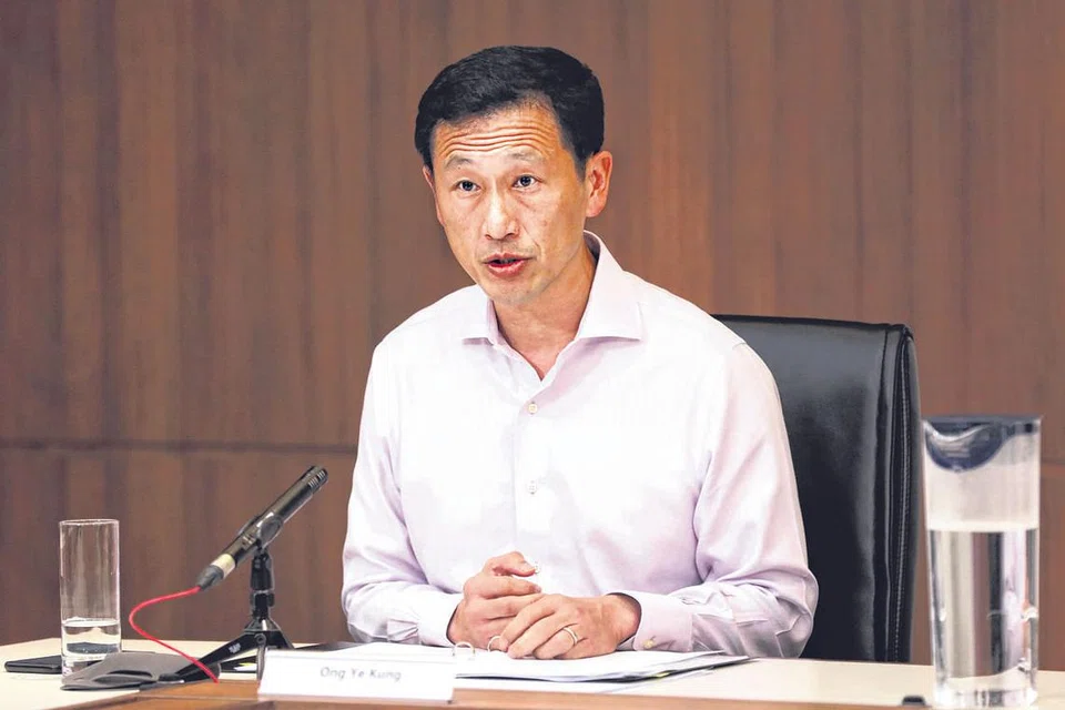 ENCIK ONG YE KUNG: Menasihati mereka yang tidak selesa atau tidak mahu diuji di pusat pemeriksaan sekurang- kurangnya mengasingkan diri.