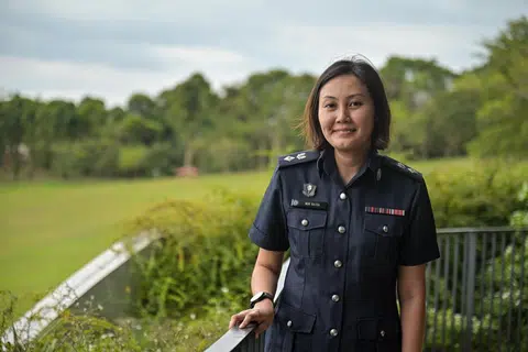 Sudah menjadi lumrah bagi DSP1 Nor Raida Mohamed Noor untuk menilai dan menyemak data untuk tujuan menyelongkar gambaran trend semasa dan yang mungkin bakal berlaku demi memperkukuh benteng keselamatan sempadan Singapura.