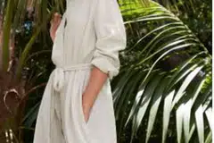 Gaun kemeja santai, ‘Midaxi’, adunan linen untuk wanita dari Marks & Spencer.