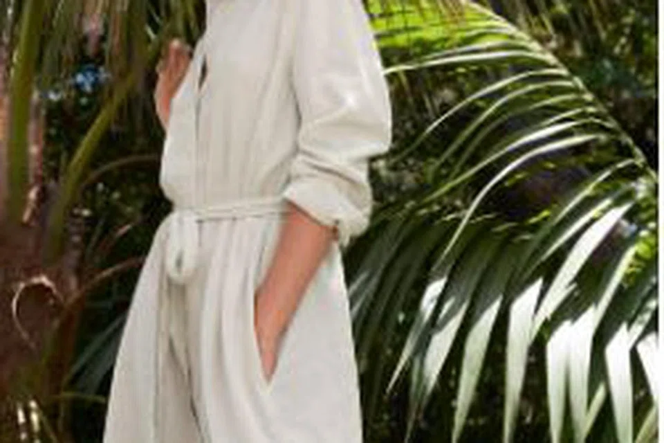 Gaun kemeja santai, ‘Midaxi’, adunan linen untuk wanita dari Marks & Spencer.