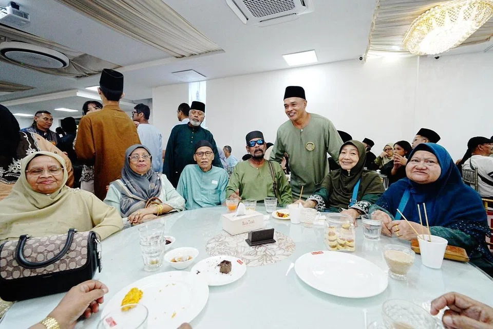 perjumpaan Hari Raya, keluarga Tok Kassim, perjumpaan Hari Raya, enam generasi, keluarga besar, Muslim Delights Singapura, Rohaizad Bahari, Hafidah Daud, tradisi Raya Singapura, jejak kasih keluarga.