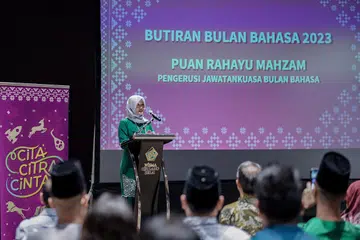 ALU-ALUKAN PENYERTAAN MASYARAKAT: Pengerusi Jawatankuasa Bulan Bahasa 2023, Cik Rahayu Mahzam, berkata pelestarian bahasa Melayu hanya boleh tercapai dengan kerjasama dan sokongan masyarakat.