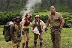 AKAN ADA SEKUEL: (Dari kanan) Dwayne Johnson bersama Jack Black, Karen Gillian dan Kevin Hart merupakan antara pelakon filem 'Jumanji: Welcome To The Jungle' dan sekuel kepada filem ini dikatakan sedang disiapkan. - Foto SONY PICTURES