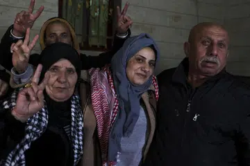 DIBEBASKAN: Tahanan warga Palestin yang baru dibebaskan bertemu kembali dengan anggota keluarga mereka, selepas Israel dan Hamas bersetuju dengan gencatan senjata dan pertukaran tebusan masing-masing.