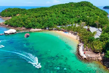 Phu Quoc terkenal dengan pantainya yang tidak tercemar dan kehidupan liar yang jarang ditemui.