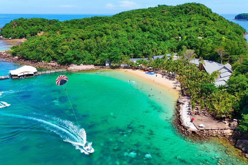 Phu Quoc terkenal dengan pantainya yang tidak tercemar dan kehidupan liar yang jarang ditemui.