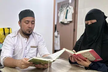 Pasangan suami isteri, Encik Muhammad Khairul Fahmy Khairuddin dan Cik Nur Fadhilah Daud, gigih mendalami Al-Quran dan mengikuti program SPGQ anjuran Pergeraq sejak 2023. 