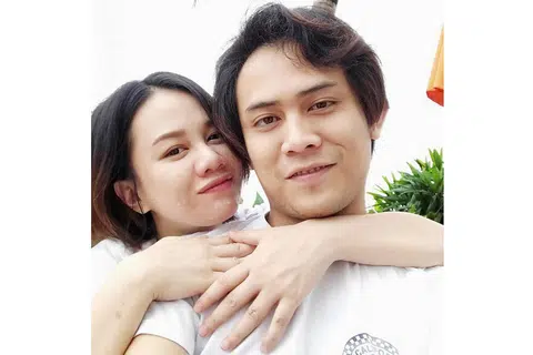 MENANTI KELAHIRAN BAYI: Akim Ahmad dan isterinya Stacy dijangka menimang cahaya mata pertama pada Februari depan. - Foto INSTAGRAM.COM