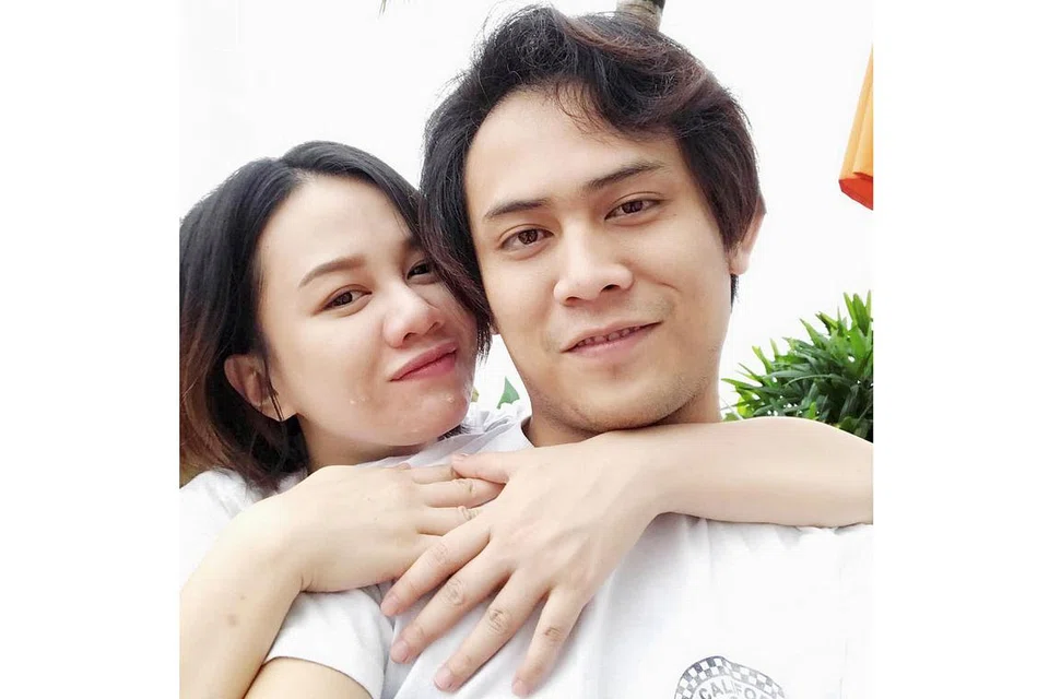 MENANTI KELAHIRAN BAYI: Akim Ahmad dan isterinya Stacy dijangka menimang cahaya mata pertama pada Februari depan. - Foto INSTAGRAM.COM