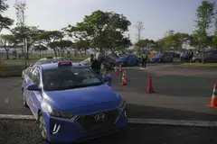 Bagi menghentikan kemerosotan dalam bilangan teksi di sini, syarat kawal selia akan diubah untuk mengurangkan kos operasi dan kadar sewa kenderaan bagi pengendali teksi.