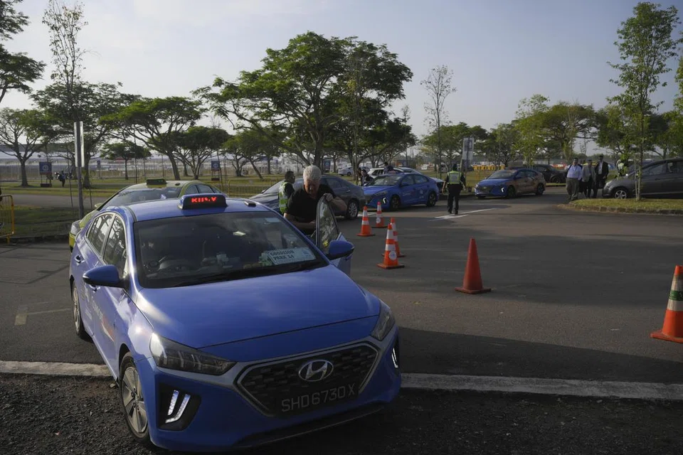Bagi menghentikan kemerosotan dalam bilangan teksi di sini, syarat kawal selia akan diubah untuk mengurangkan kos operasi dan kadar sewa kenderaan bagi pengendali teksi.