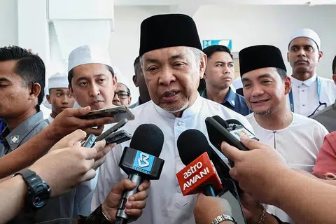 Pengerusi Barisan Nasional (BN), Datuk Seri Ahmad Zahid Hamidi, berkata beliau mengalu-alukan mana-mana individu atau tokoh dengan syarat mereka dapat menyatukan pemikiran dan tidak terus berpecah.
