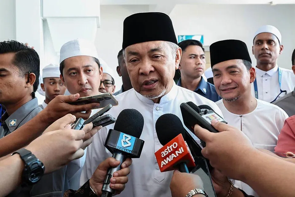 Pengerusi Barisan Nasional (BN), Datuk Seri Ahmad Zahid Hamidi, berkata beliau mengalu-alukan mana-mana individu atau tokoh dengan syarat mereka dapat menyatukan pemikiran dan tidak terus berpecah.