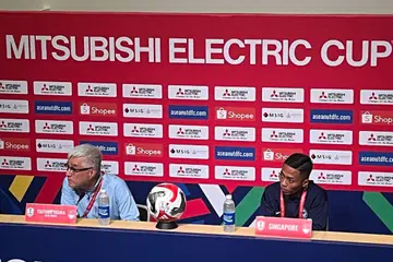 Ketua Jurulatih Singapura, Tsutomu Ogura (kiri), dan penyerang Singapura, Shawal Anuar, di sidang media di Stadium Negara pada 10 Disember, menjelang perlawanan Piala AFF Mitsubishi Electric 2024 yang bakal menyaksikan Singapura menentang Kemboja pada 11 Disember. 