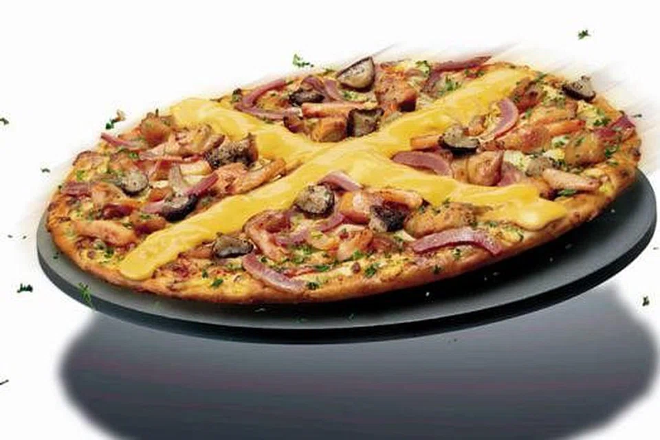 X-TREME PIZZA: Ramuan dalam piza ini sangat lumayan dengan ketulan ayam bakar, bakon ayam Belanda, cendawan shitake, daun parsli dan sos keju berasas tomato. - Foto PIZZA HUT