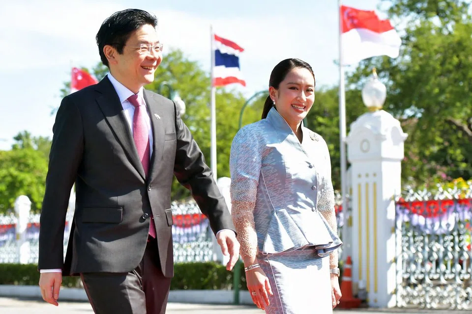 Perdana Menteri, Encik Lawrence Wong (kiri), bertemu Perdana Menteri Thailand, Cik Paetongtarn Shinawatra, semasa lawatan rasminya ke Bangkok, Thailand pada 28 November.