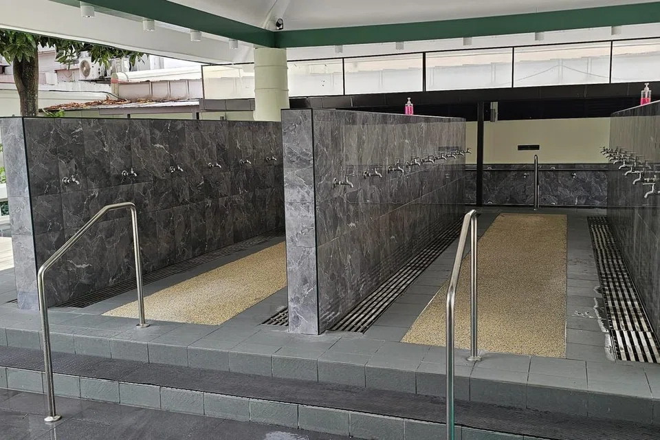 LEBIH TERATUR: Kawasan tempat wuduk di Masjid Jamae Chulia kini lebih teratur dan mesra warga emas. 